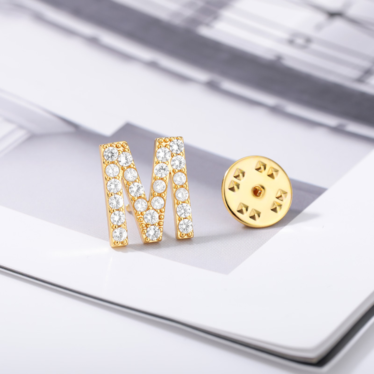 Shiny Zircon Letter Brooches F - đánh giá và giá Women Accessories Name In English